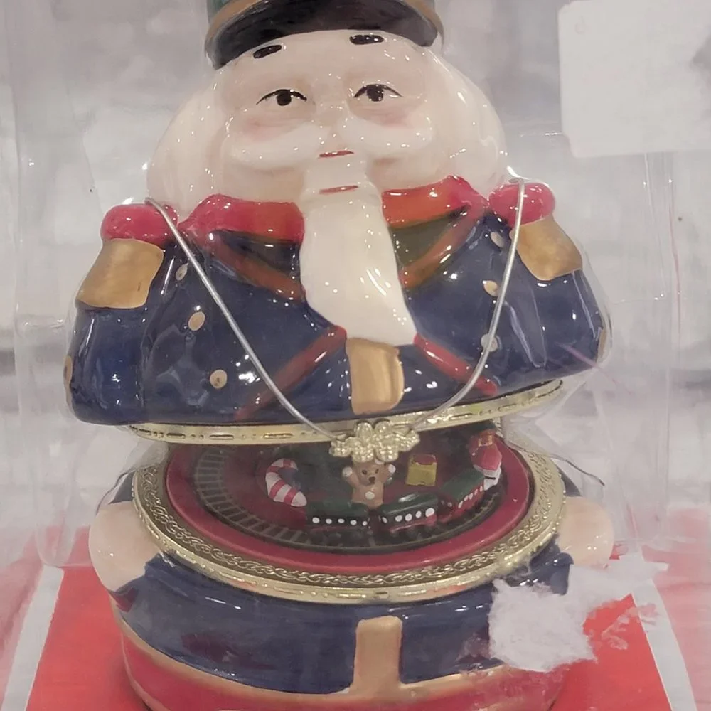 Mr. Christmas Nutcracker Animated Porcelain Music‎ Box Dated 2012 VIDEO New